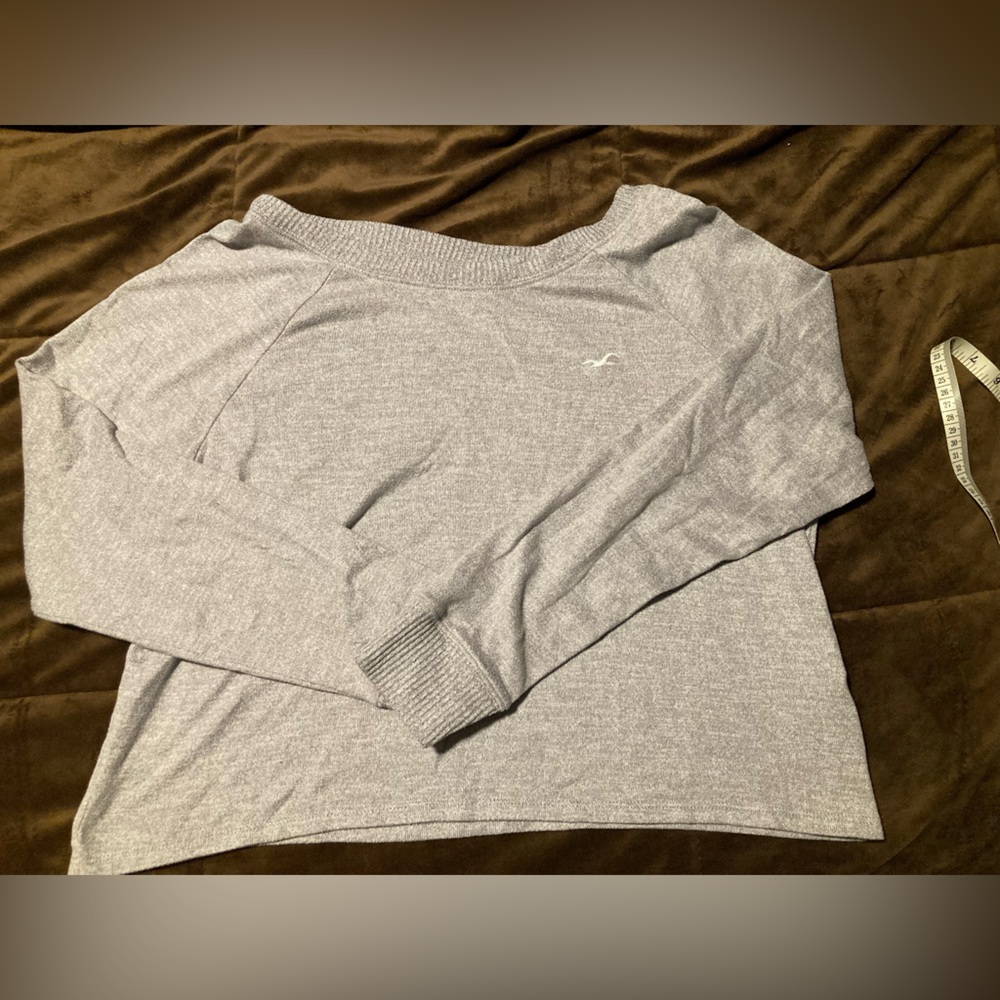 Hollister brand, size small, Gray Long Sleeve  crop Sweater